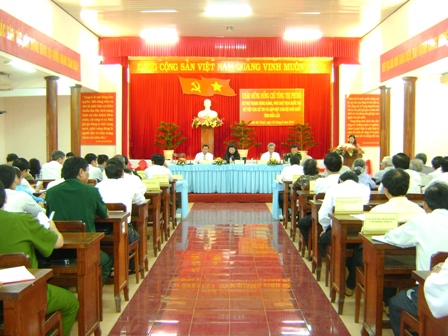 ຮອງປະທານສະພາແຫ່ງຊາດ Tong Thi Phong ພົບປະກັບຜູ້ມີສິດ ເລືອກຕັ້ງແຂວງດັກລັກ